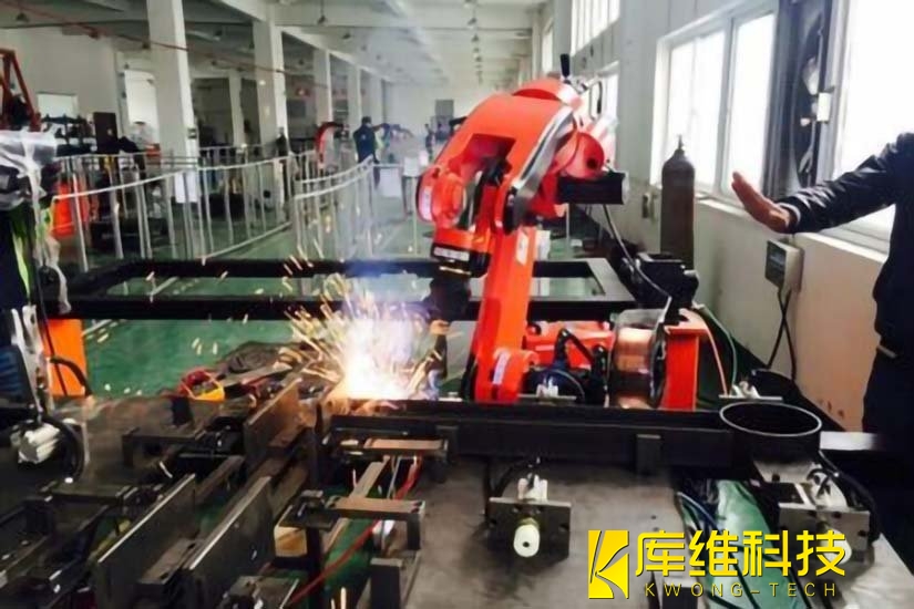 焊接<a href='http://www.92wangjiazhu.cn' target='_blank'><u>機器人工作站</u></a>